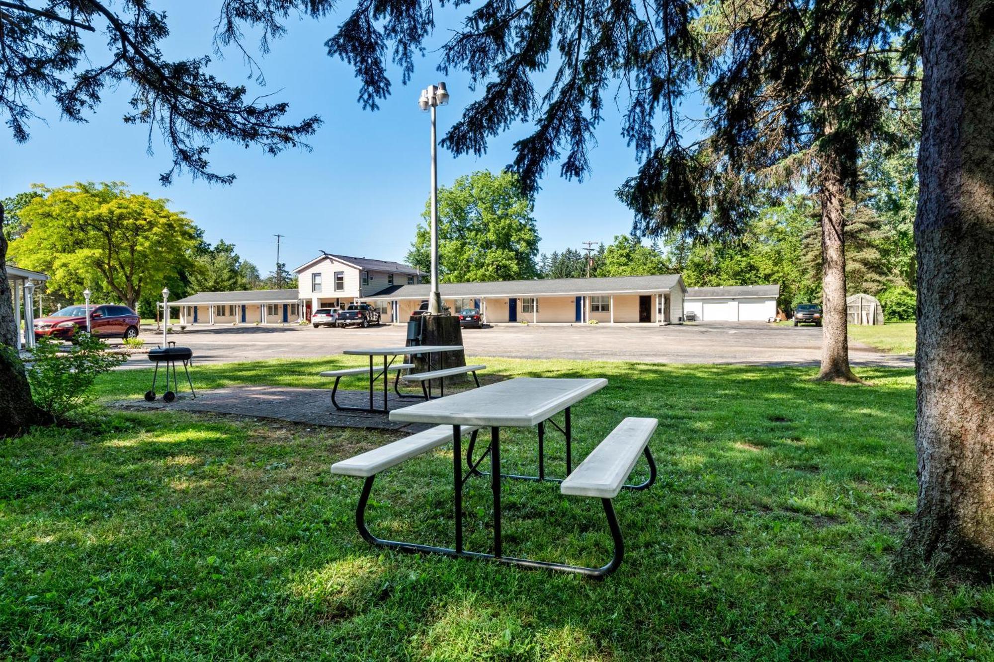 Americas Best Value Inn Jonesville/Hillsdale Экстерьер фото