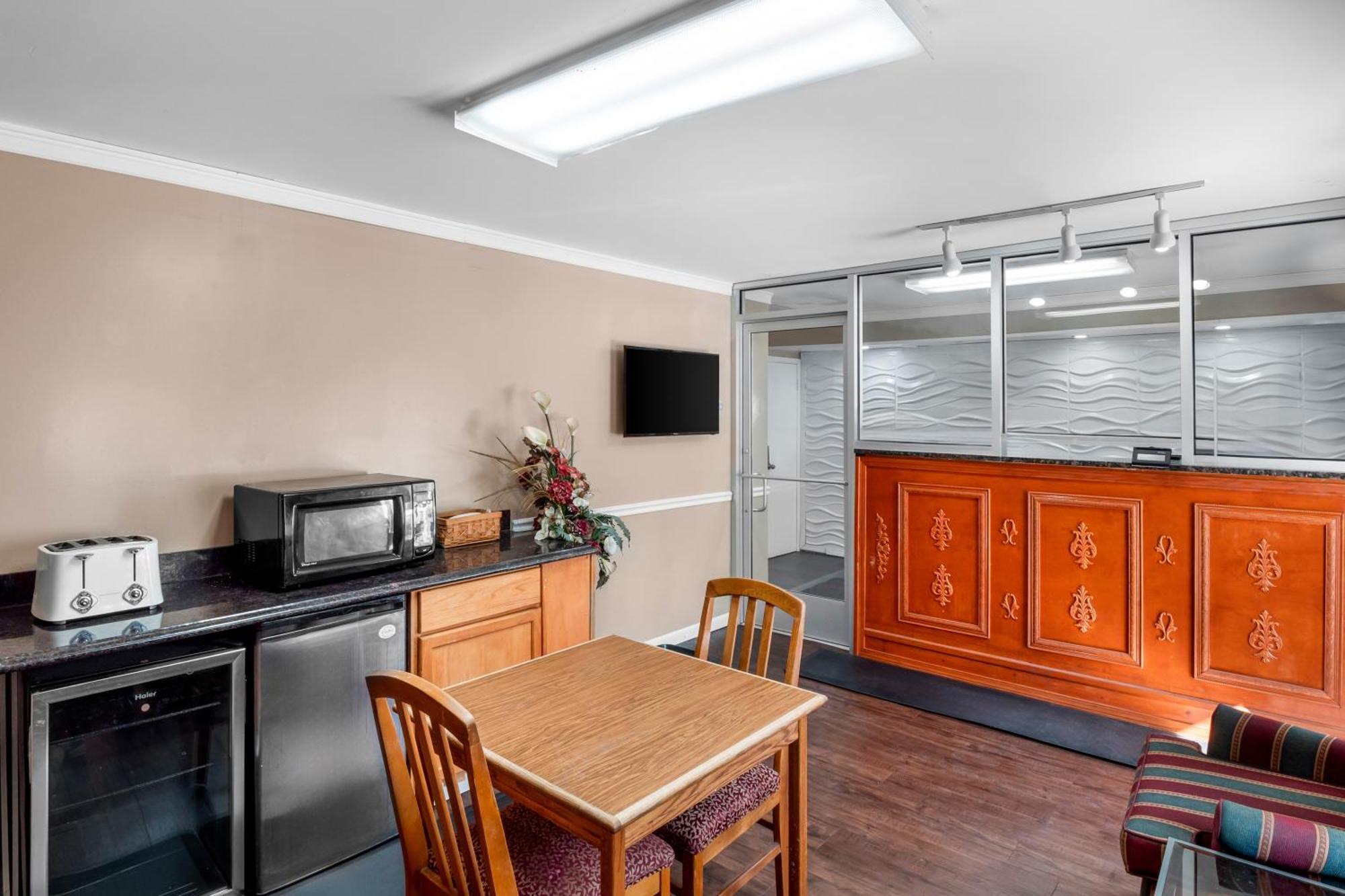 Americas Best Value Inn Jonesville/Hillsdale Экстерьер фото
