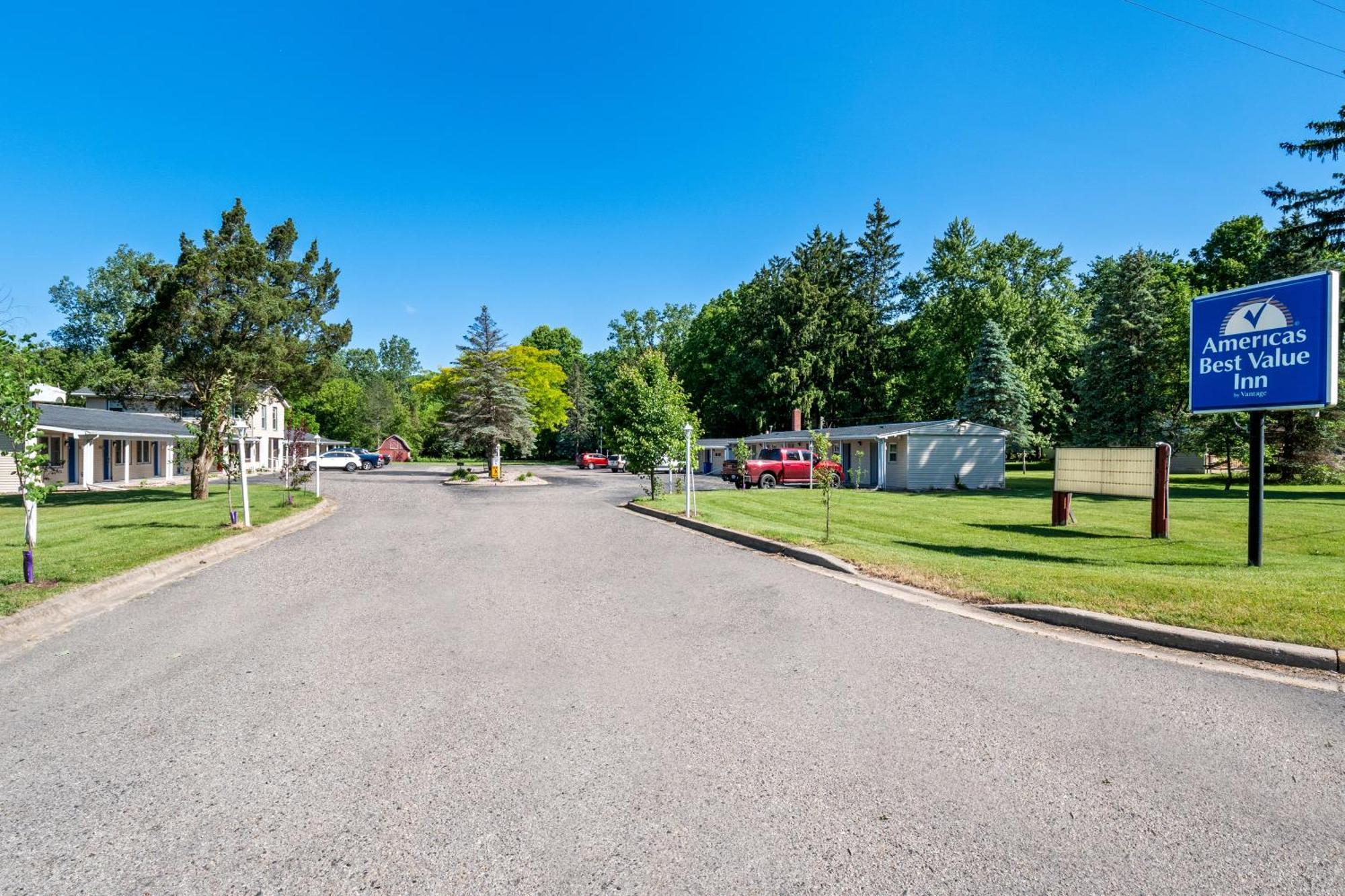 Americas Best Value Inn Jonesville/Hillsdale Экстерьер фото