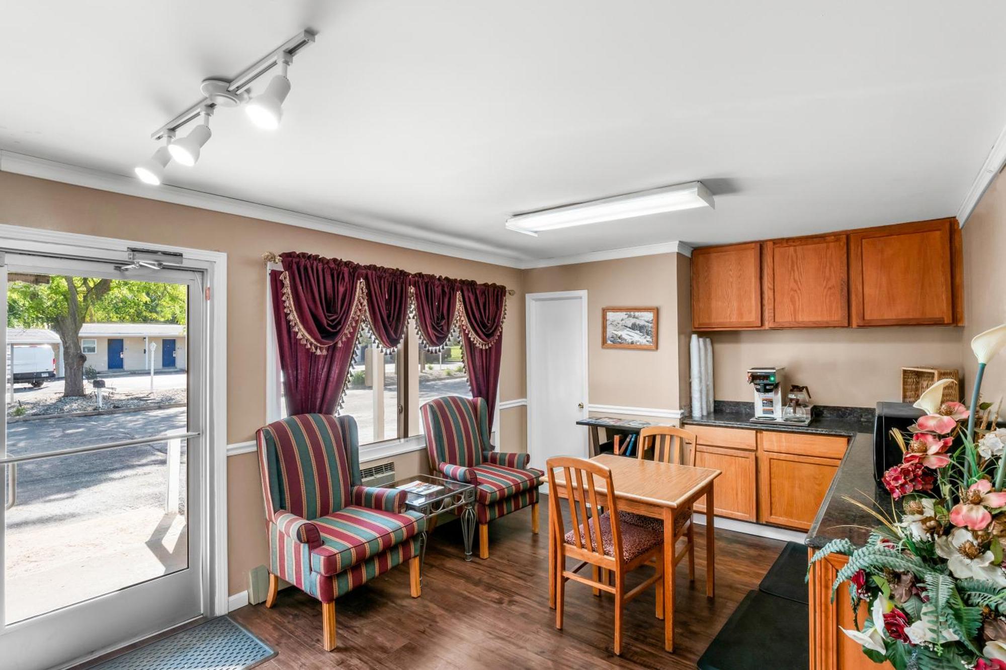 Americas Best Value Inn Jonesville/Hillsdale Экстерьер фото