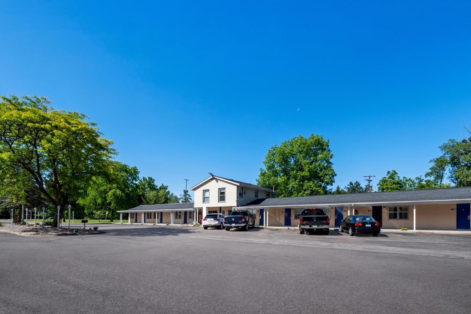 Americas Best Value Inn Jonesville/Hillsdale Экстерьер фото